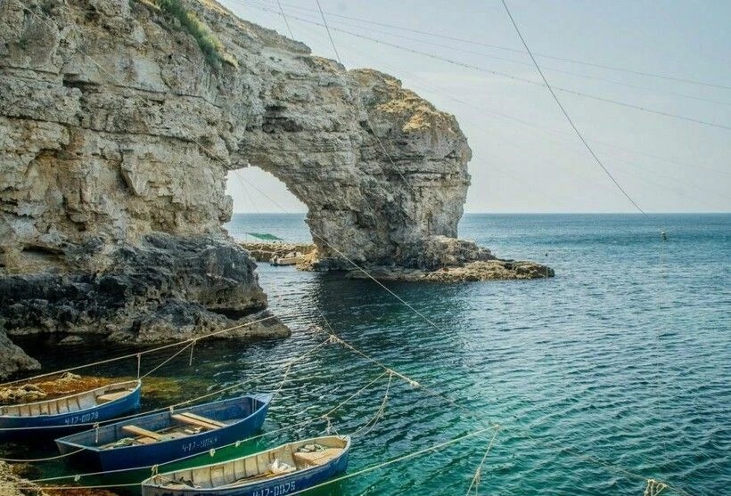 Скалы и открытое море у Малого Атлеша